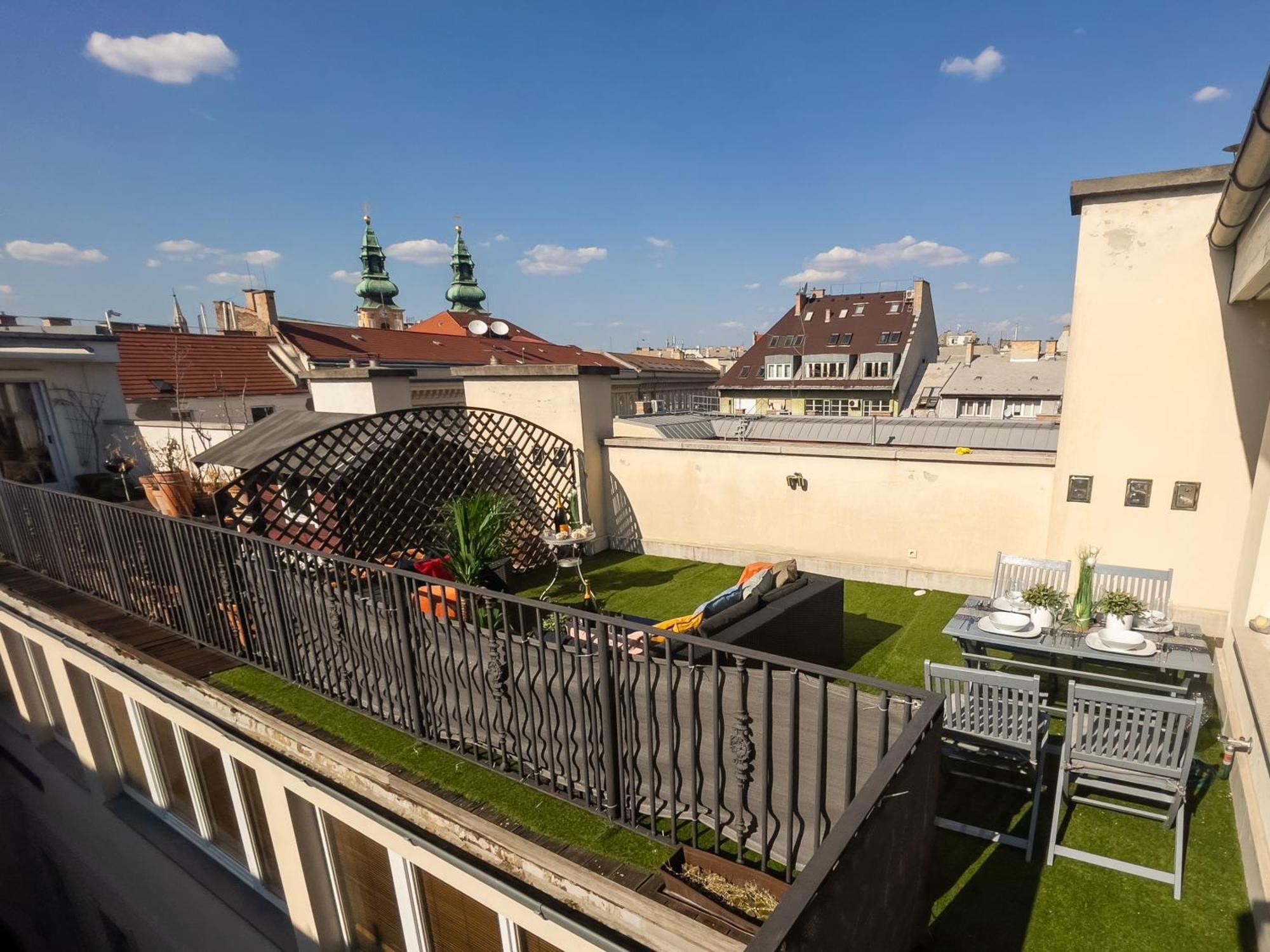 Luxurious Penthouse In The Heart Of Budapest Exterior photo